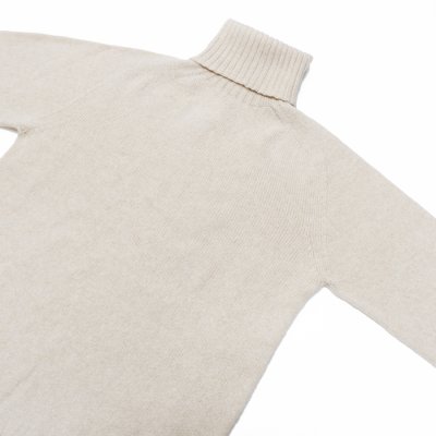 画像4: INVERALLAN（インバーアラン）Roll Neck Saddle Shoulder Sweater（ロールネックサドルショルダーセーター）"Geelong Lambswool" / Swansdown（オフホワイト）