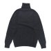 画像2: INVERALLAN（インバーアラン）Roll Neck Saddle Shoulder Sweater（ロールネックサドルショルダーセーター）Geelong Lambswool/Charcoal（チャコールグレー） (2)