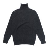 INVERALLAN（インバーアラン）Roll Neck Saddle Shoulder Sweater（ロールネックサドルショルダーセーター）Geelong Lambswool/Charcoal（チャコールグレー）
