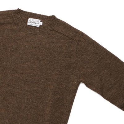 画像4: INVERALLAN(インバーアラン)Crew Neck Saddle Shoulder Sweater(クルーネックサドルショルダーセーター)"Voe True Shetland" / Moorit(ムーリット)※サイズ40のみ