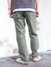 画像10: F.O.B FACTORY（エフオービーファクトリー）BAKER PANTS（ベイカーパンツ）Vatdye Back Sateen/Olive（オリーブ）【裾上げ無料】