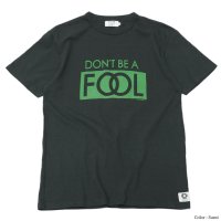 free rage（フリーレイジ）リサイクルコットンプリントTee"FOOL"/ Sumi（スミクロ）