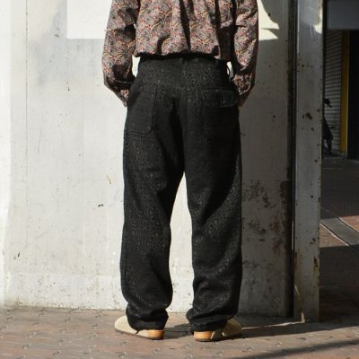 画像12: ENGINEERED GARMENTS(エンジニアードガーメンツ)Carlyle Pant(カーライルパンツ)"Crest Flocked Jacquard" / Black(ブラック)