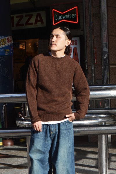 画像7: INVERALLAN（インバーアラン）Crew Neck Saddle Shoulder Sweater（クルーネックサドルショルダーセーター）"Supersoft Shetland" / Carbo（カーボ：ブラウン系）