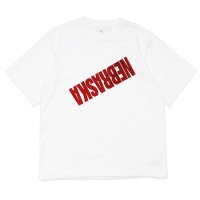blurhms ROOTSTOCK（ブラームスルーツストック） Print Tee STANDARD（プリントTシャツ"スタンダード"）"NEBRASKA" / White×Red（ホワイト×レッド）