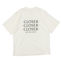 blurhms ROOTSTOCK（ブラームスルーツストック）Print Tee STANDARD（プリントTシャツ"スタンダード"）"JD CLOSER CLOSER CLOSER" / Ivory（アイボリー）