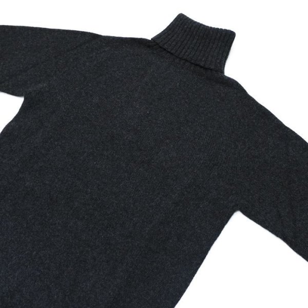 画像4: INVERALLAN（インバーアラン）Roll Neck Saddle Shoulder Sweater（ロールネックサドルショルダーセーター）"Geelong Lambswool" / Charcoal（チャコールグレー） (4)