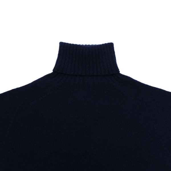 画像3: INVERALLAN（インバーアラン）Roll Neck Saddle Shoulder Sweater（ロールネックサドルショルダーセーター）"Geelong Lambswool" / Nero Navy（ブラックネイビー） (3)