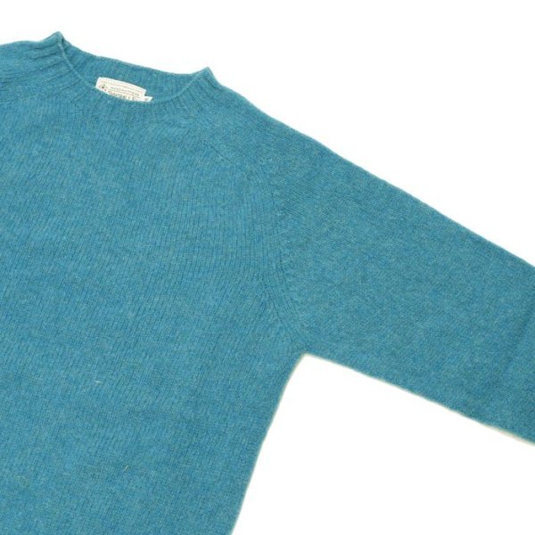 画像4: INVERALLAN（インバーアラン）Crew Neck Saddle Shoulder Sweater（クルーネックサドルショルダーセーター）"Supersoft Shetland" / Pennan Bay（ブルー） (4)
