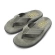 画像1: ISLAND SLIPPER（アイランドスリッパ）PB203 (レザートングサンダル・ブラックソール）"Suede" / Charcoal（チャコールグレー） (1)