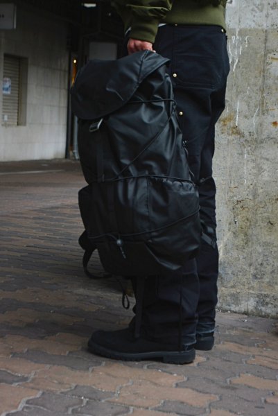 画像13: ELLIKER（エリカー）Wharfe（ワーフェ）"Flapover Backpack" / Black（ブラック） (13)