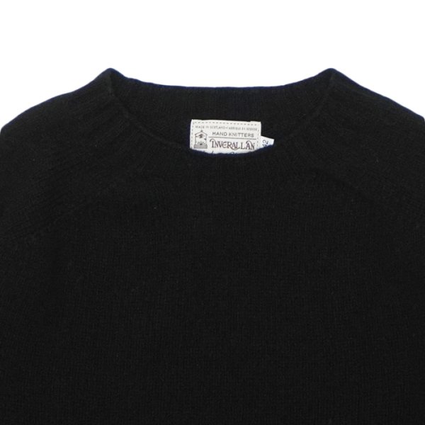 画像3: INVERALLAN（インバーアラン）Crew Neck Saddle Shoulder Sweater（クルーネックサドルショルダーセーター）”Supersoft Shetland" / Black（ブラック） (3)