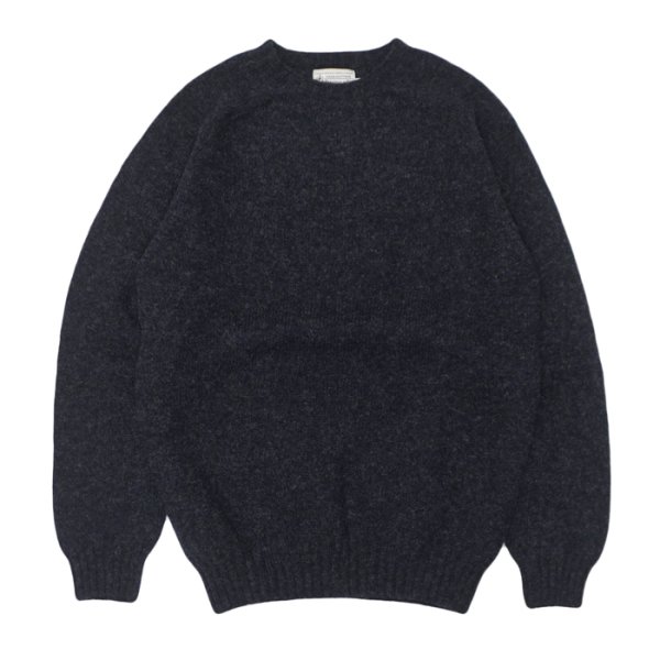 画像1: INVERALLAN（インバーアラン）Crew Neck Saddle Shoulder Sweater（クルーネックサドルショルダーセーター）”Supersoft Shetland” / Charcoal（チャコールグレー） (1)