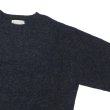 画像4: INVERALLAN（インバーアラン）Crew Neck Saddle Shoulder Sweater（クルーネックサドルショルダーセーター）”Supersoft Shetland” / Charcoal（チャコールグレー） (4)