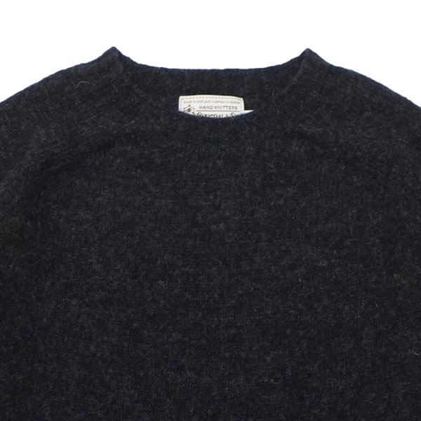 画像3: INVERALLAN（インバーアラン）Crew Neck Saddle Shoulder Sweater（クルーネックサドルショルダーセーター）”Supersoft Shetland” / Charcoal（チャコールグレー） (3)