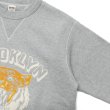 画像4: BARNS OUTFITTERS（バーンズアウトフィッターズ）COZUN GUSSET PRINT CREW NECK SWEAT（はめ込み両Vガゼットクルーネックスウェット）/ Grey（グレー） (4)