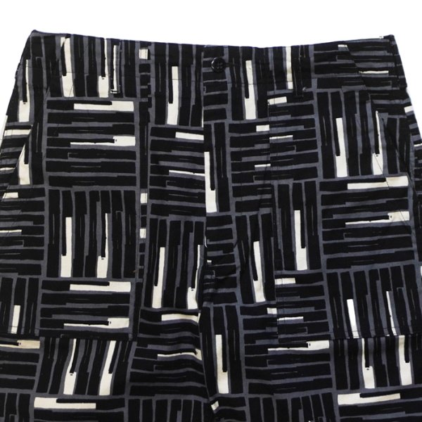 画像4: ENGINEERED GARMENTS（エンジニアードガーメンツ）Fatigue Short（ファティーグショーツ）"CL Tile Print Camvas" / Black（ブラック） (4)