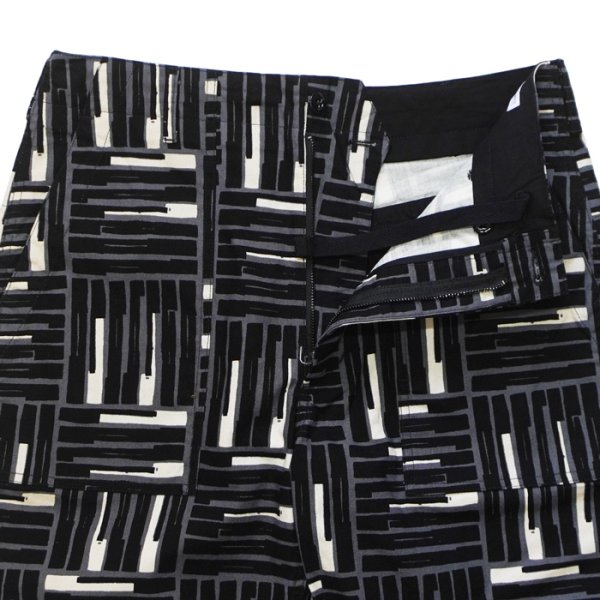 画像5: ENGINEERED GARMENTS（エンジニアードガーメンツ）Fatigue Short（ファティーグショーツ）"CL Tile Print Camvas" / Black（ブラック） (5)