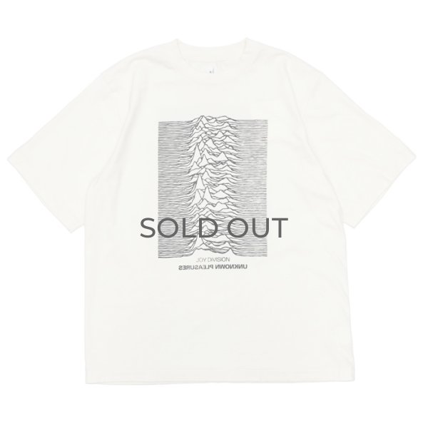 画像2: blurhms ROOTSTOCK（ブラームスルーツストック）Print Tee STANDARD（プリントTシャツ"スタンダード"）"JD UNKNOWN PLEASURES" / Ivory（アイボリー）Ink Black（インクブラック） (2)