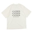 画像2: blurhms ROOTSTOCK（ブラームスルーツストック）Print Tee STANDARD（プリントTシャツ"スタンダード"）"JD CLOSER CLOSER CLOSER" / Ivory（アイボリー）・InkBlack（インクブラック） (2)